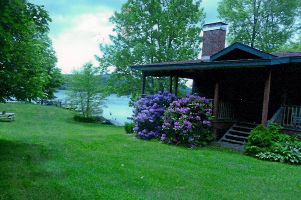 Burkes Cottages On Indian Lake | 220 Lakeshore Dr, Indian Lake, NY 12842, USA | Phone: (518) 648-5258