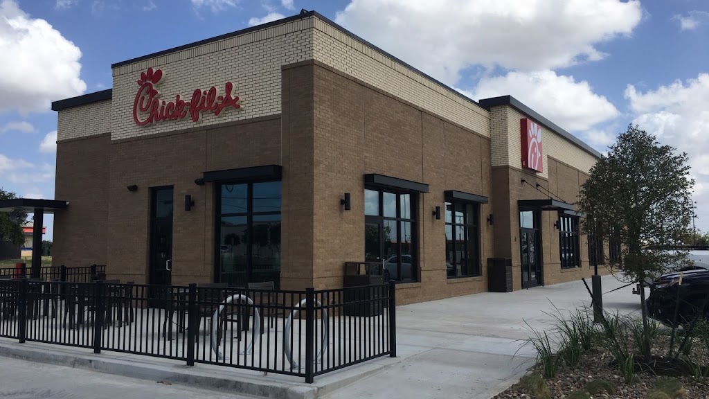 Chick-fil-A of Calallen | 13701 Northwest Blvd, Corpus Christi, TX 78410, USA | Phone: (361) 387-0000