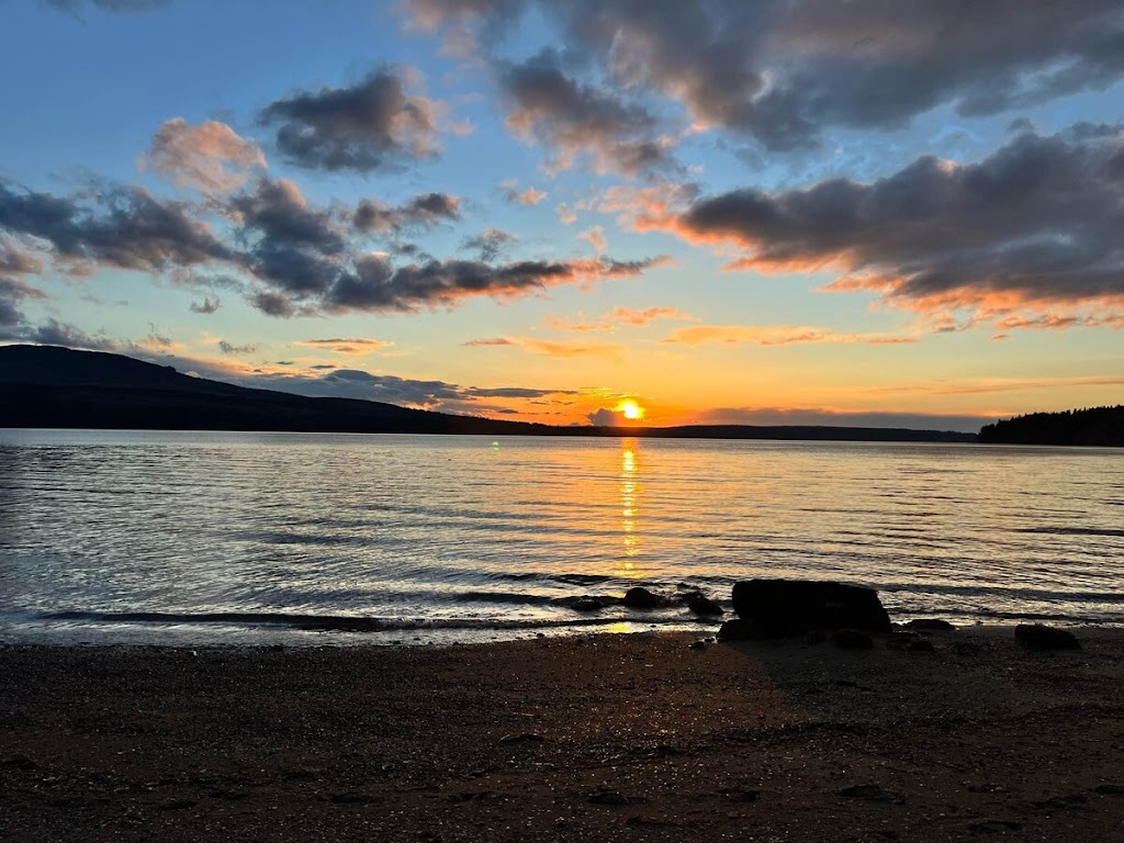 Luxurious Sunset Suite on Historic Discovery Bay | 450 Adelma Beach Rd, Port Townsend, WA 98368, USA | Phone: (503) 997-0713