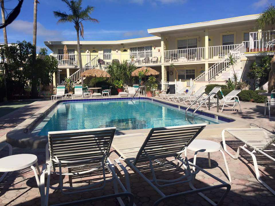 Sands Point Motel | 433 Coronado Dr, Clearwater Beach, FL 33767, USA | Phone: (727) 446-5608