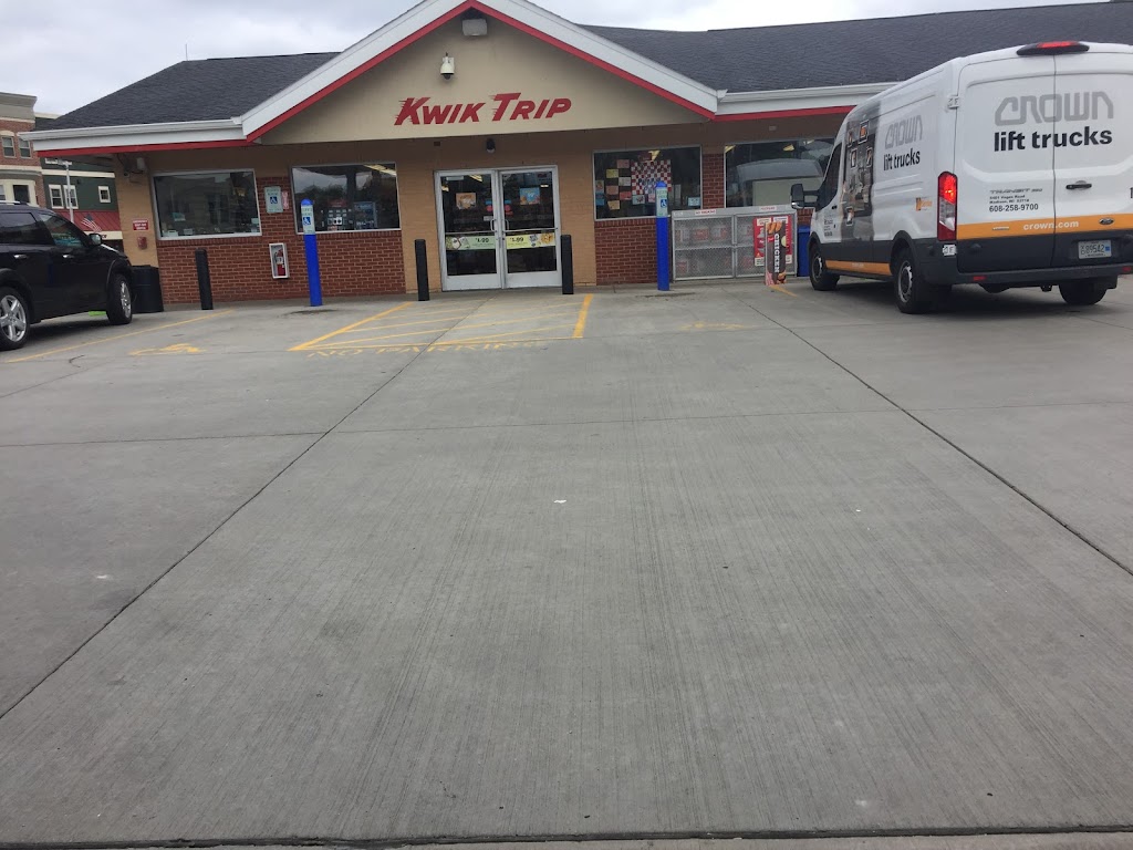 KWIK TRIP #763 | 110 Phillips Blvd, Sauk City, WI 53583, USA | Phone: (608) 643-2133