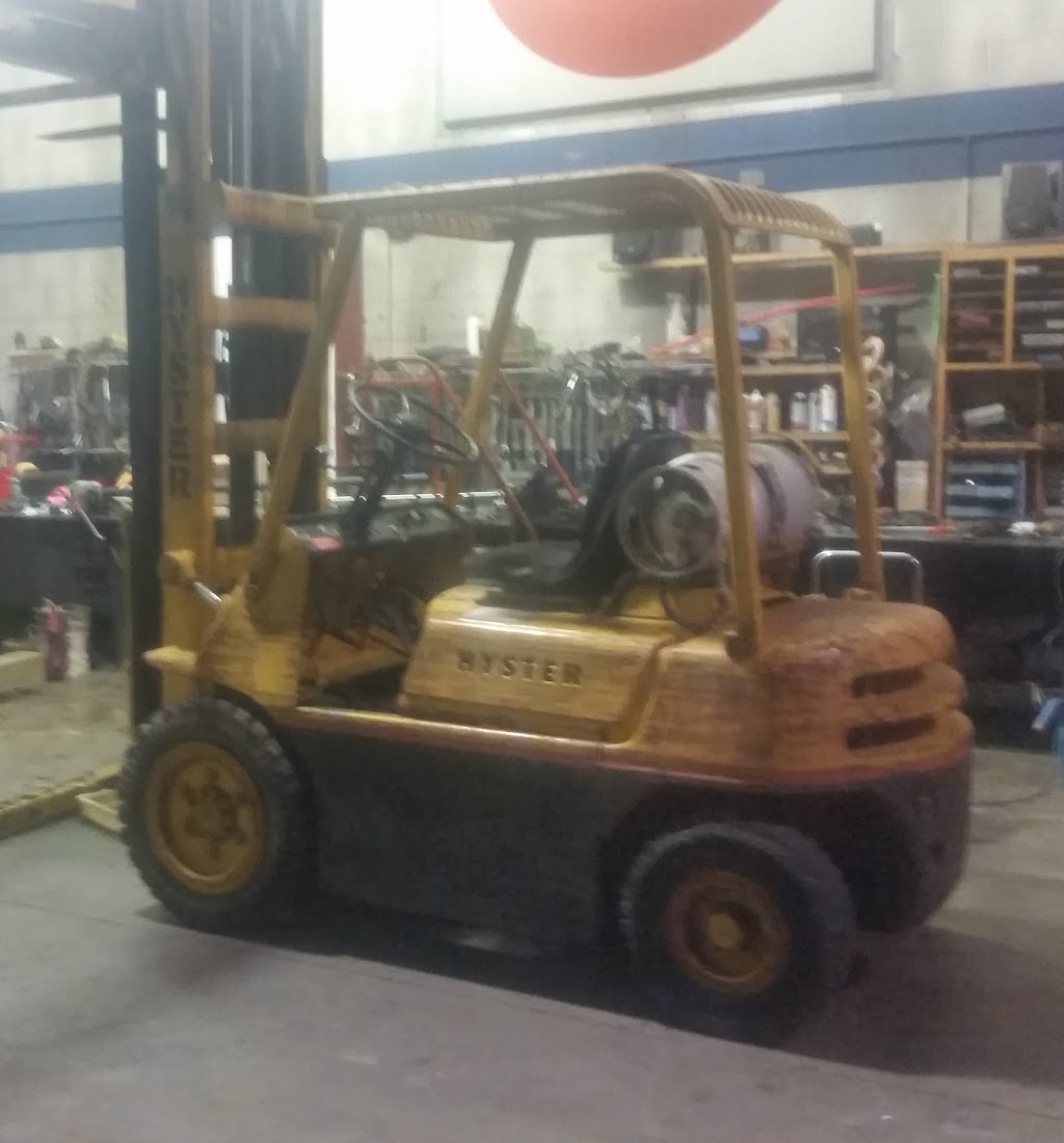 T & R Lift Truck Inc. | 23515 Ulysses St NE, East Bethel, MN 55005, USA | Phone: (763) 434-3048