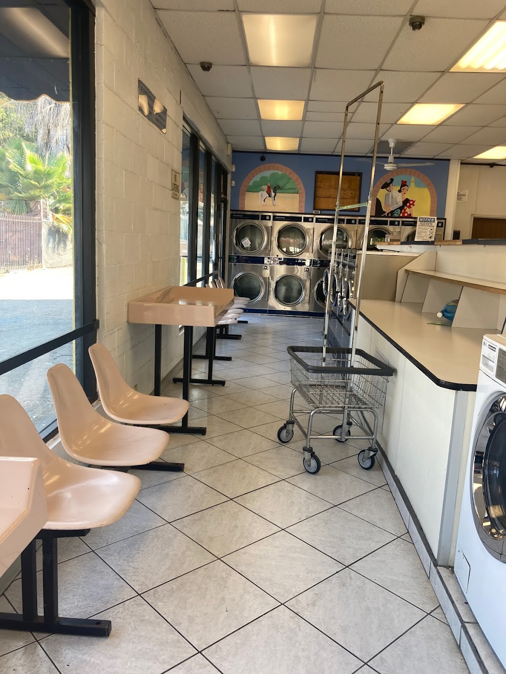 Lavanderia Coin Laundry | 457 W Holt Ave, Pomona, CA 91768, USA | Phone: (909) 469-4824