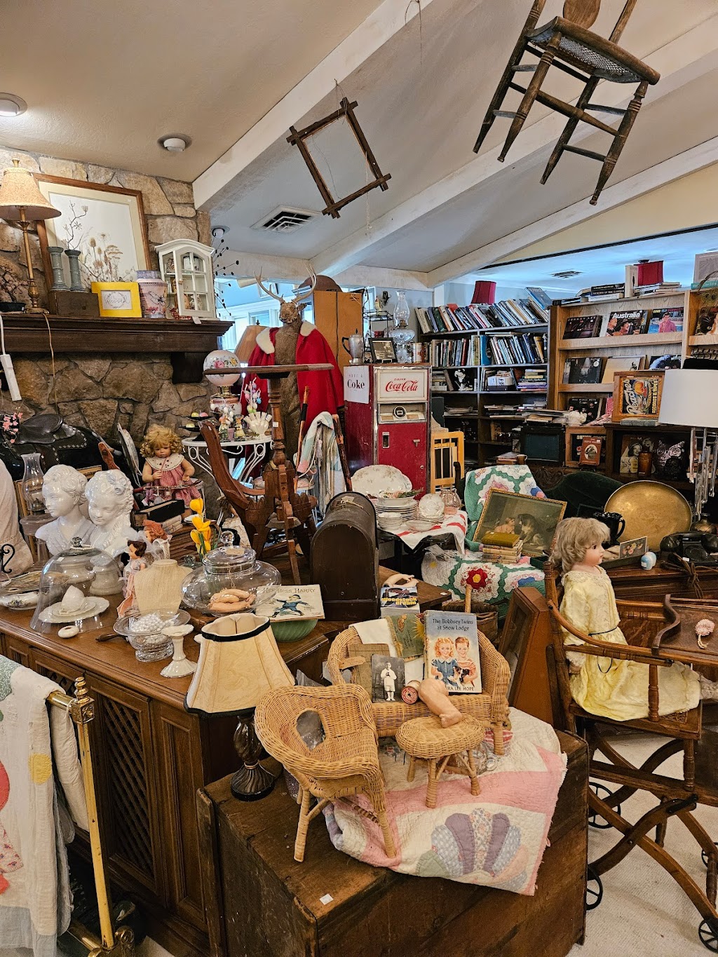 Old 42 Antiques & Vintage Marketplace | 8690 US-42, Plain City, OH 43064, USA | Phone: (614) 873-0277