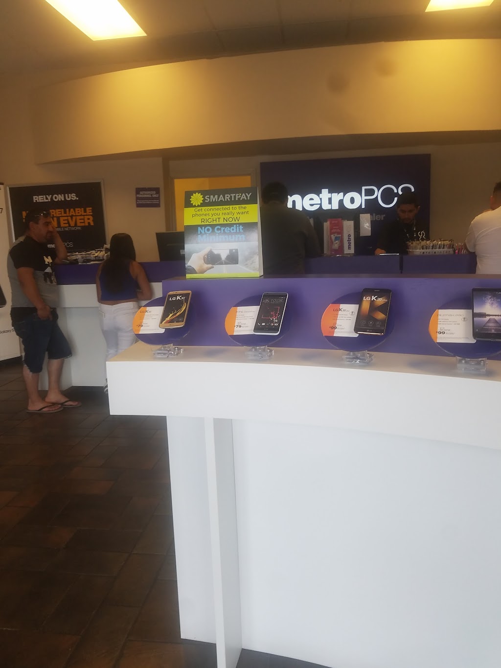 Metro by T-Mobile | 4000 Central Ave SW Ste B, Albuquerque, NM 87105, USA | Phone: (505) 503-6432