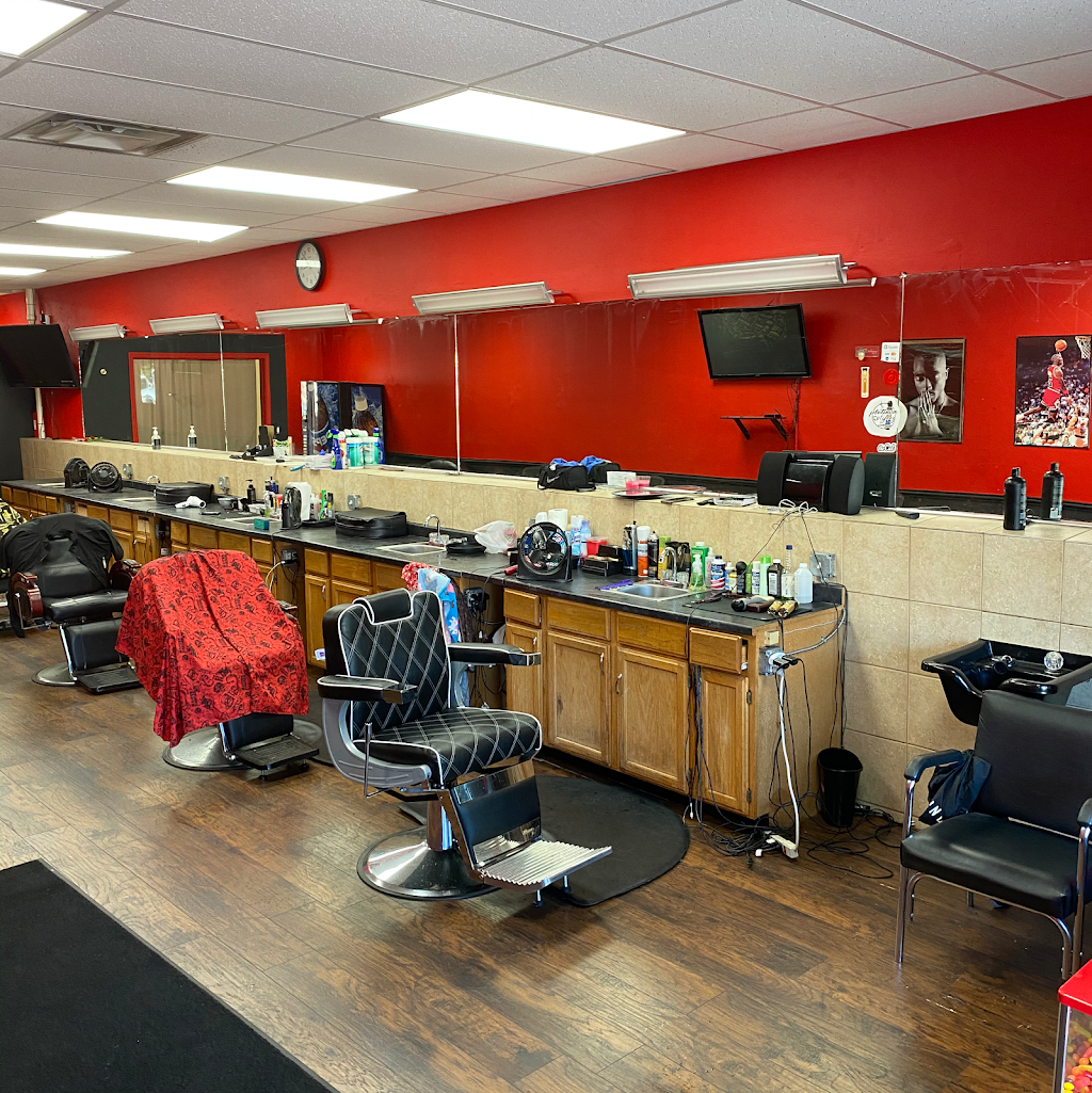 platinum stylez barbershop | 321 E 200th St, Euclid, OH 44119, USA | Phone: (216) 713-0033