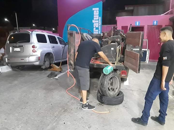 Llantera a domicilio rosarito-tijuana "Santana" - car repair  | Photo 7 of 8 | Address: Aztlan, 22705 Rosarito, B.C., Mexico | Phone: 664 339 2591