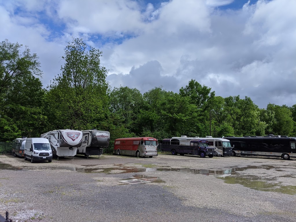 Nashville Bus Parking | 813 Louisville Hwy, Goodlettsville, TN 37072, USA | Phone: (615) 859-1998