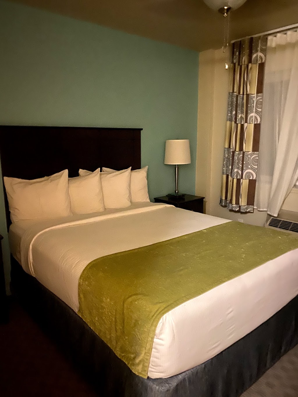 Palm Pavilion Inn | 18 Bay Esplanade, Clearwater Beach, FL 33767, USA | Phone: (800) 433-7256