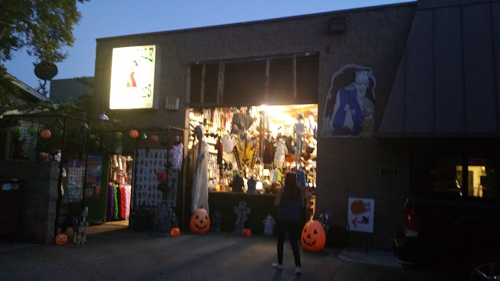 The Costume Shoppe | 746 W Doran St, Glendale, CA 91203, USA | Phone: (818) 244-1161