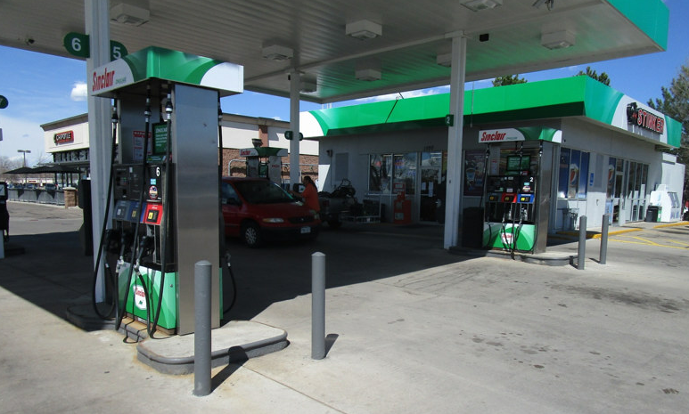 Sinclair Gas Station | 1700 Main St, Longmont, CO 80501, USA | Phone: (303) 678-1700