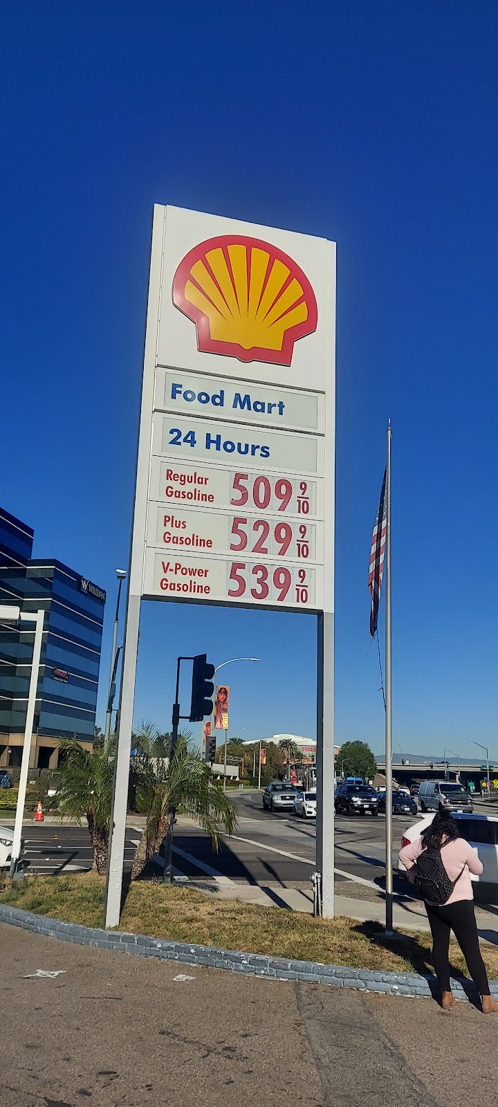 Shell in 2331 E Katella Ave, Anaheim, CA 92806, USA