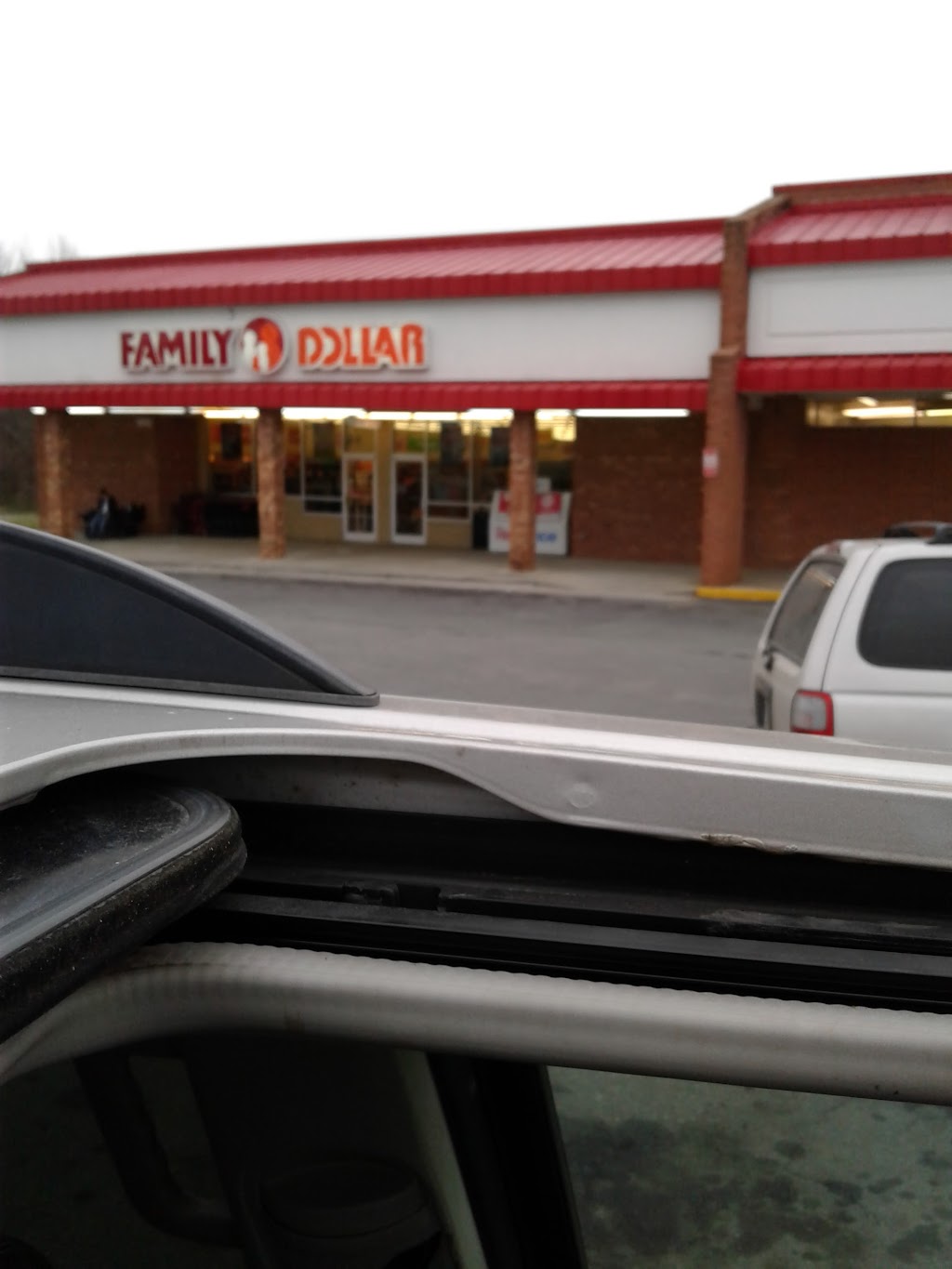 Family Dollar | 2206 W Webb Ave, Burlington, NC 27217, USA | Phone: (336) 290-0128