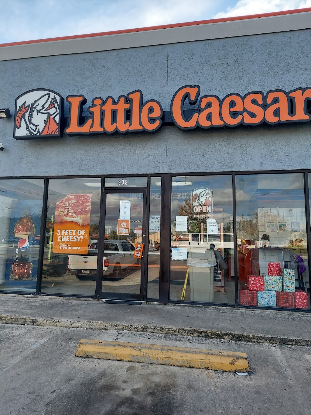 Little Caesars Pizza | 935 10th St, Floresville, TX 78114, USA | Phone: (830) 393-6555