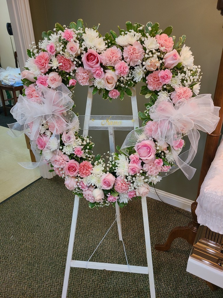 Blossoms and Heirlooms Florist | 107 Highland Ave, Vine Grove, KY 40175, USA | Phone: (270) 877-2884
