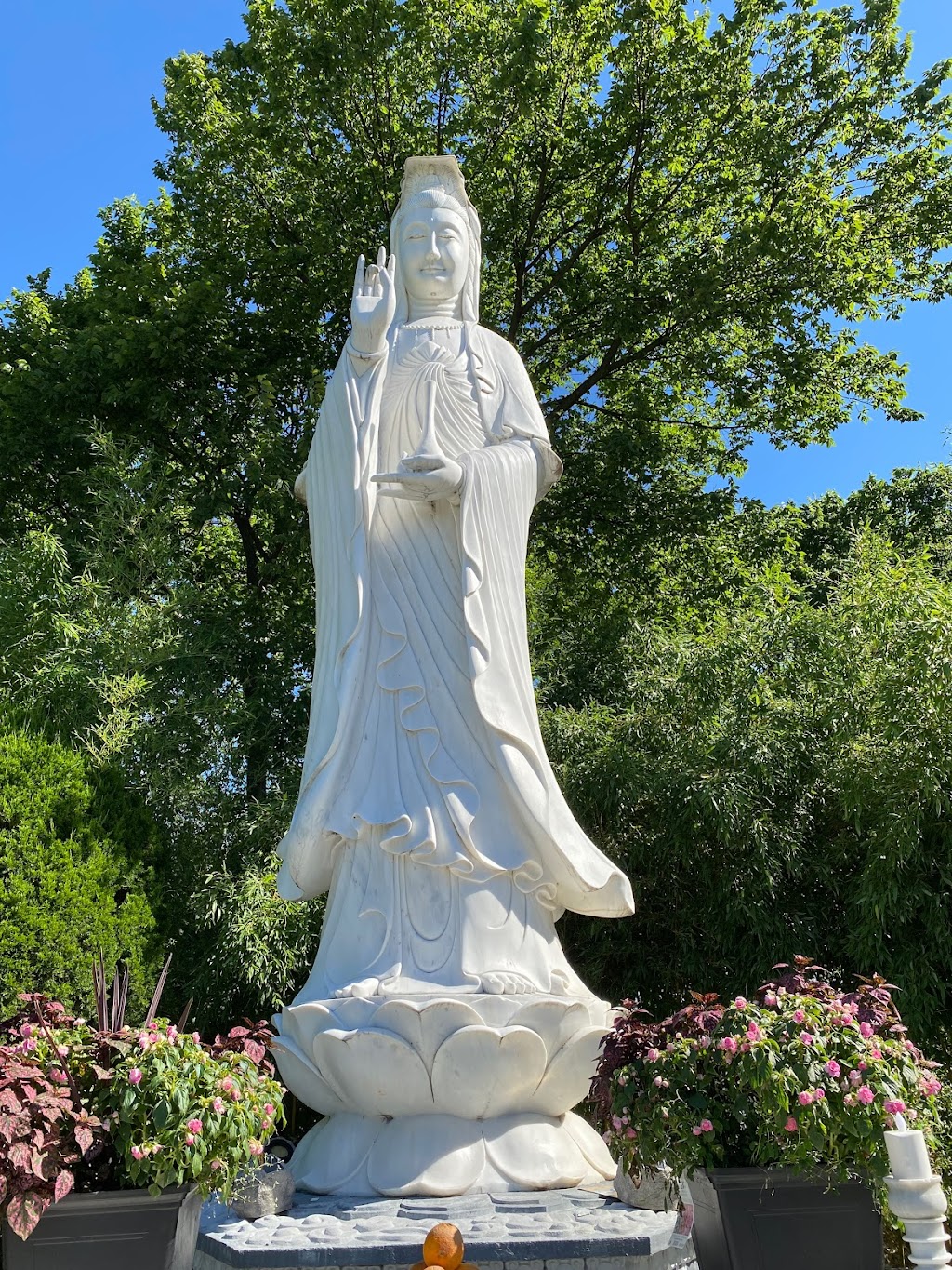 Quan Am Monastery | 3500 S Goodlett St, Memphis, TN 38118, USA | Phone: (901) 362-8070