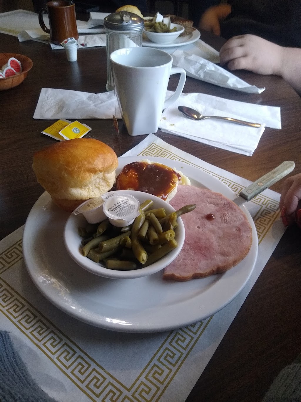 Lavernes Restaurant | 934 Jefferson Rd, Waynesburg, PA 15370, USA | Phone: (724) 883-2643