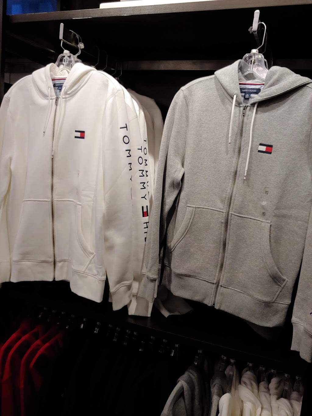 Tommy Hilfiger | 18517 Outlet Blvd Suite #200, Chesterfield, MO 63005, USA | Phone: (636) 778-1380
