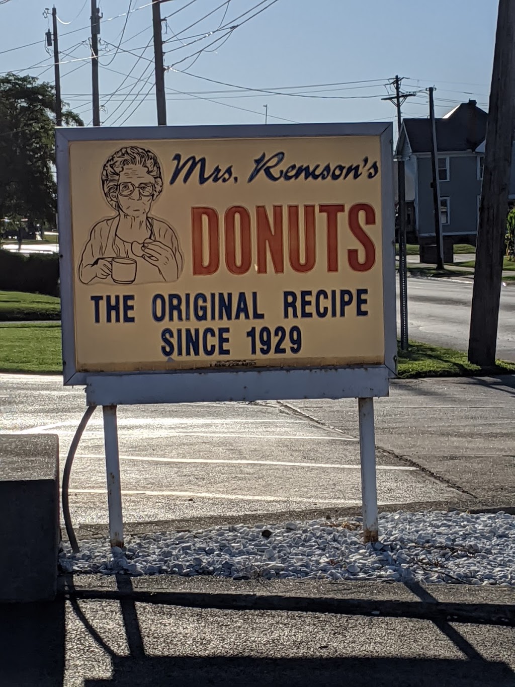 Mrs Renisons Donuts | 622 E 5th St, Marysville, OH 43040, USA | Phone: (937) 642-7008