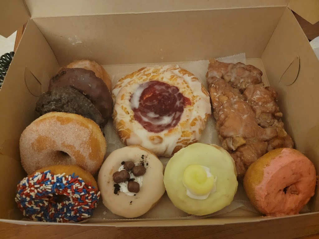 Ridgewood Donuts | 4309 Blue Ridge Blvd, Kansas City, MO 64133, USA | Phone: (816) 353-8333