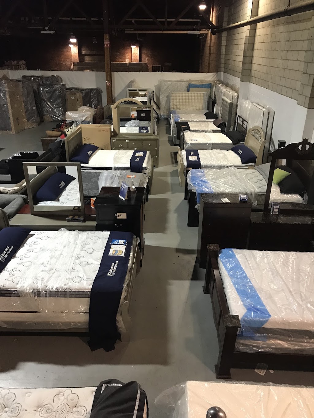 Mattress and Furniture Outlet | 1300 Schaefer Rd, Granite City, IL 62040, USA | Phone: (618) 772-0776