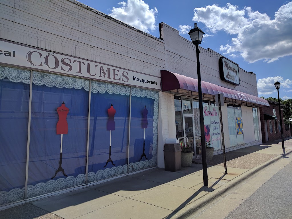 Sandis Costumes & Alterations | 136 E St Louis Ave, East Alton, IL 62024, USA | Phone: (618) 251-6338
