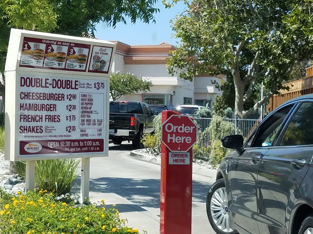 In-N-Out Burger | 2305 Compton Ave, Corona, CA 92881, USA | Phone: (800) 786-1000
