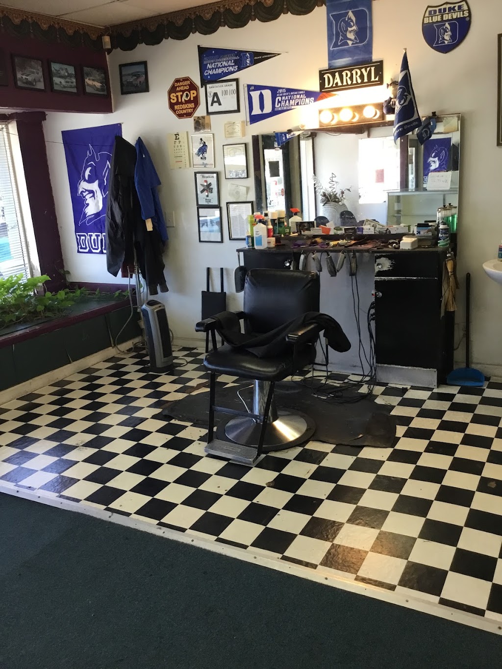 Royal Cuts Barber & Beauty | 43 S Broad St E, Angier, NC 27501, USA | Phone: (919) 275-9625