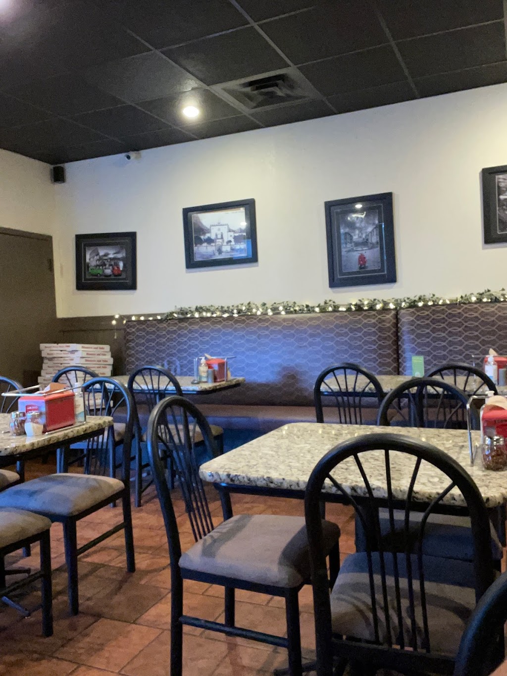 Roccos Pizzeria | 211 S Macoupin St, Gillespie, IL 62033 | Phone: (217) 839-4777