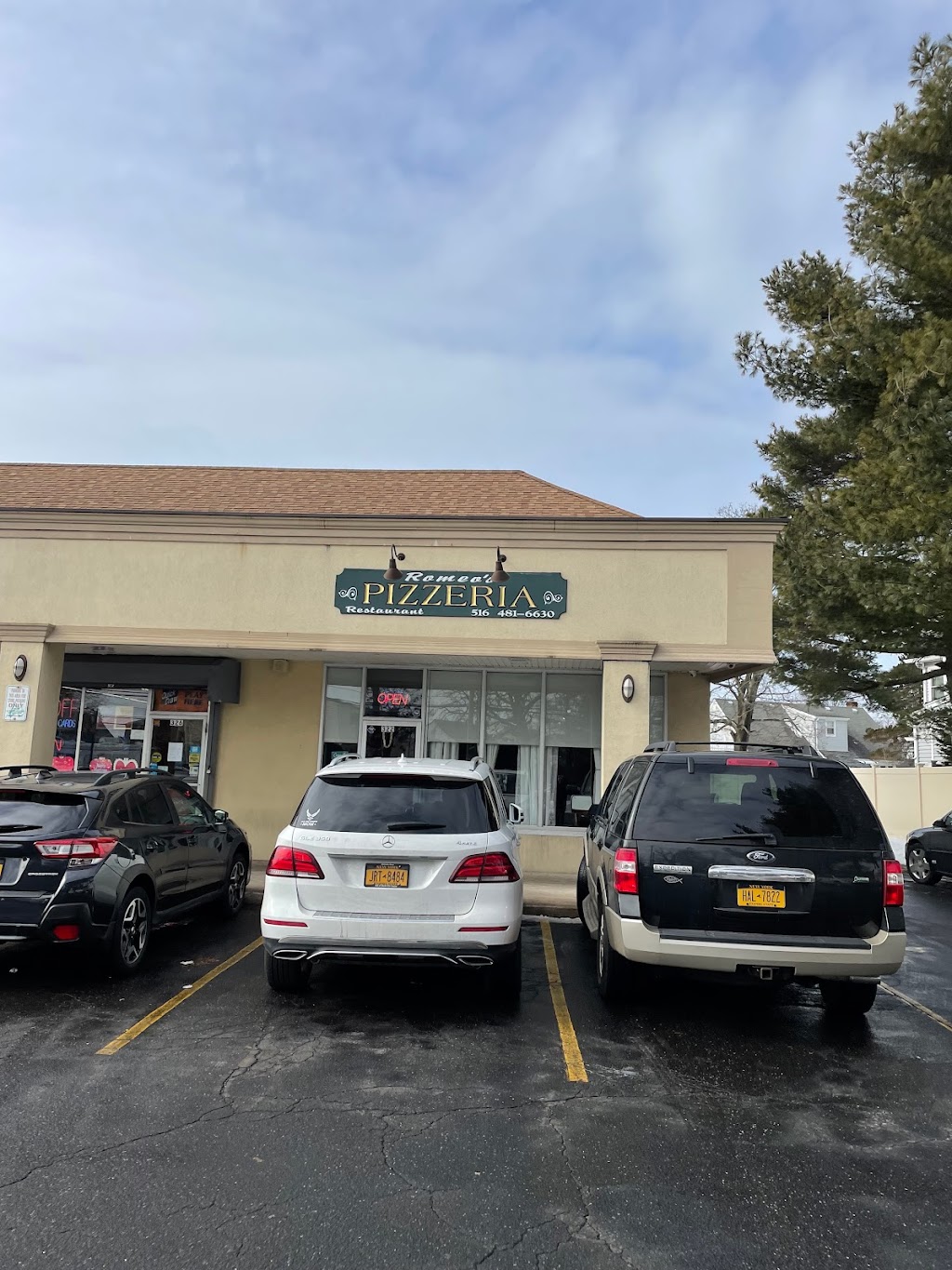 Romeos Pizza | 322 Dogwood Ave, Franklin Square, NY 11010, USA | Phone: (516) 481-6630