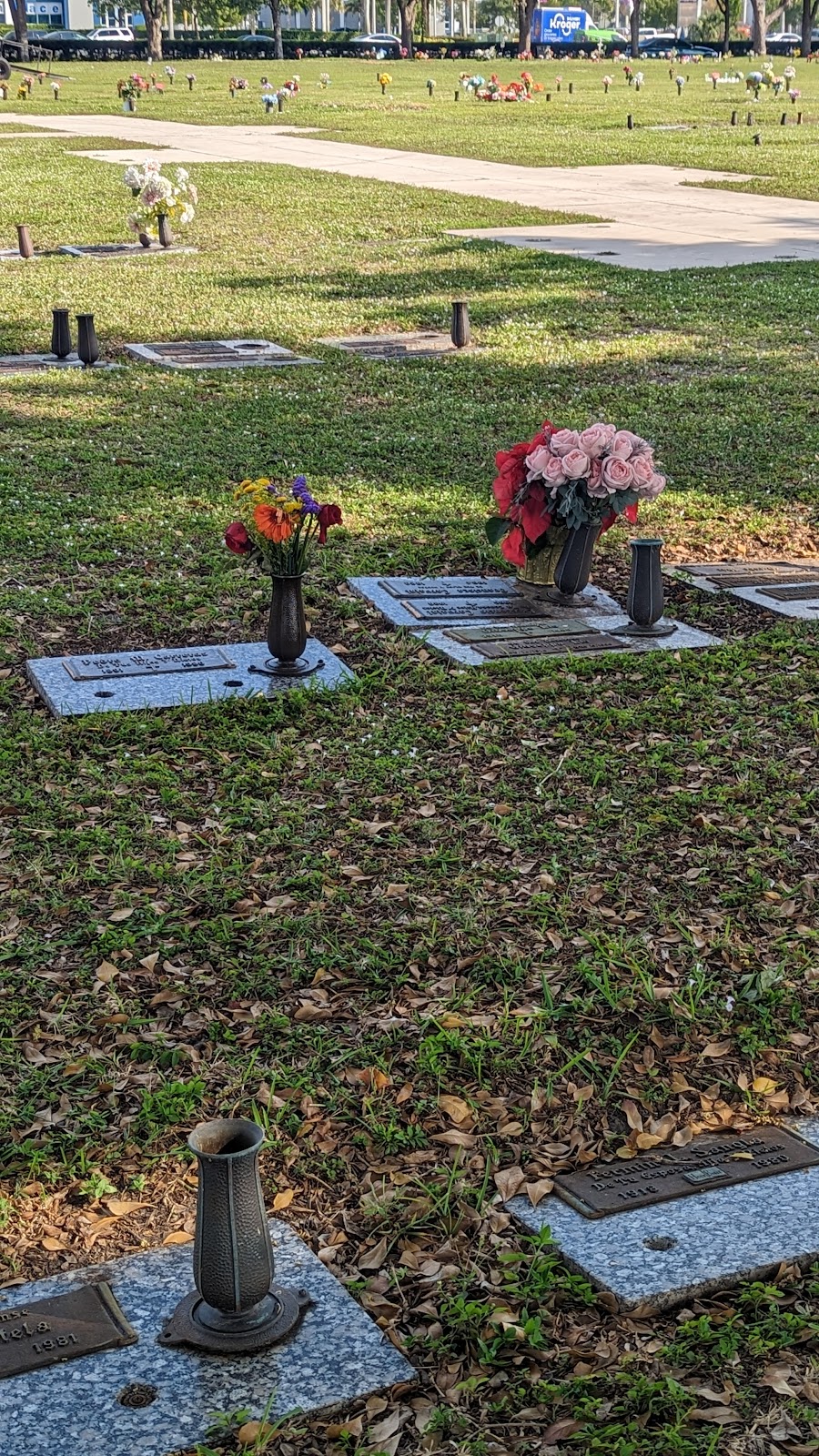 Vista Memorial Gardens | 14200 NW 57th Ave, Miami Lakes, FL 33014, USA | Phone: (305) 821-1421