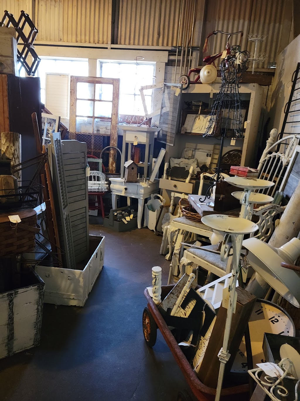 The Primitive Barn | 19011 State Rte 26, Linden, CA 95236, USA | Phone: (209) 329-1528