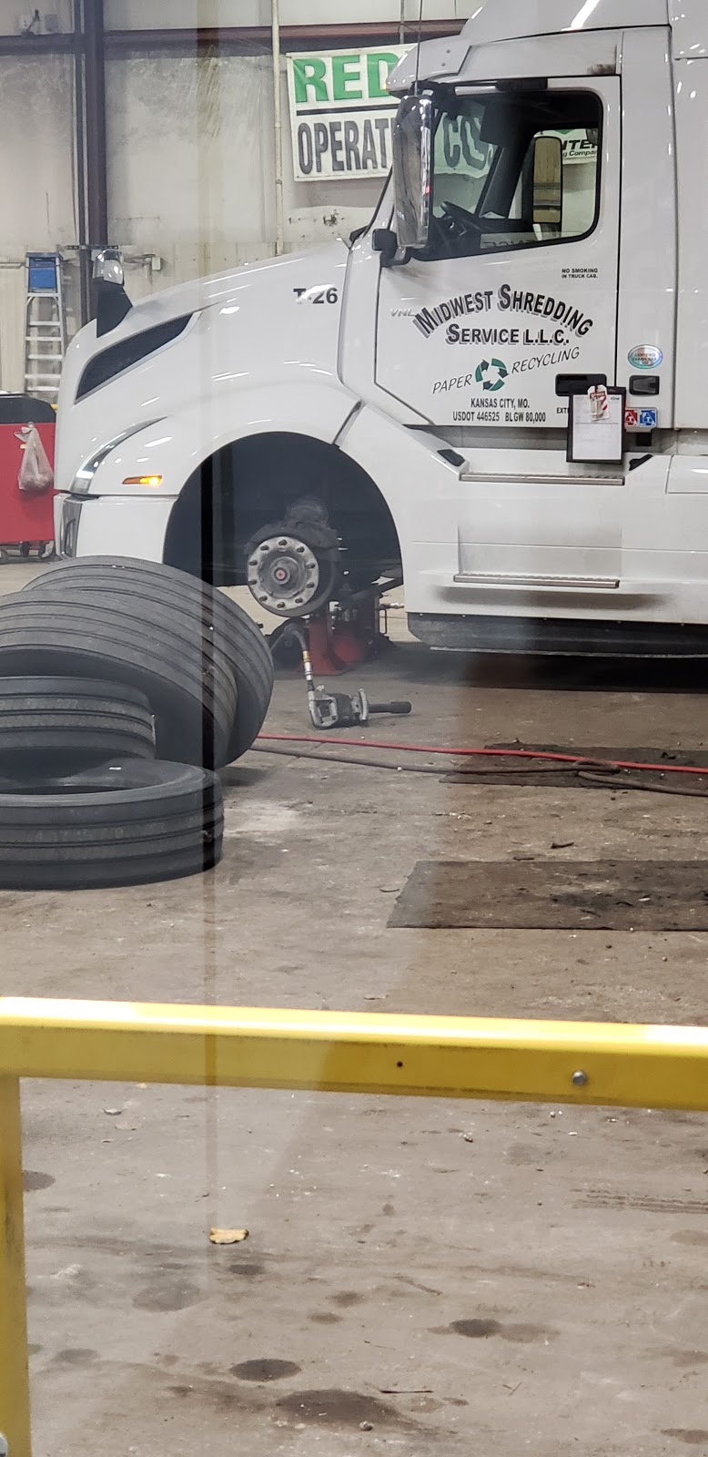 Pomps Tire Service | 13931 St Charles Rock Rd, Bridgeton, MO 63044, USA | Phone: (314) 739-6511