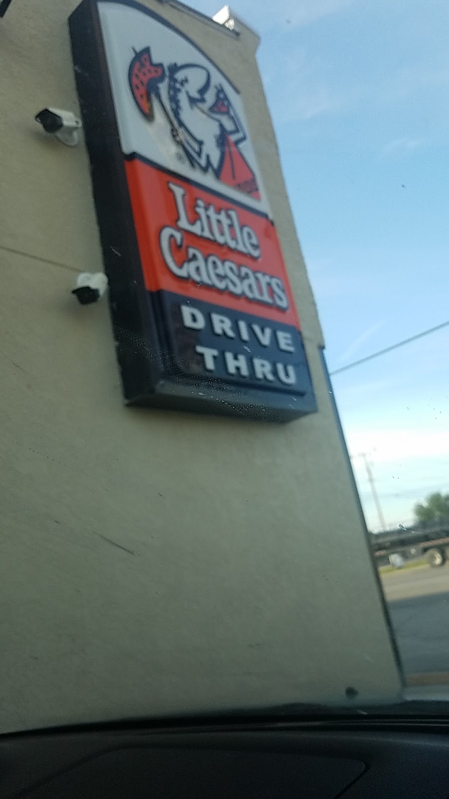Little Caesars Pizza | 935 10th St, Floresville, TX 78114, USA | Phone: (830) 393-6555