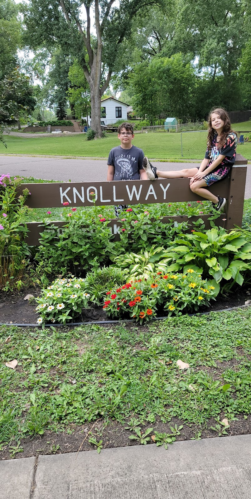 Knollway Park | 895 Horn Dr, Minnetonka, MN 55305, USA | Phone: (952) 939-8203