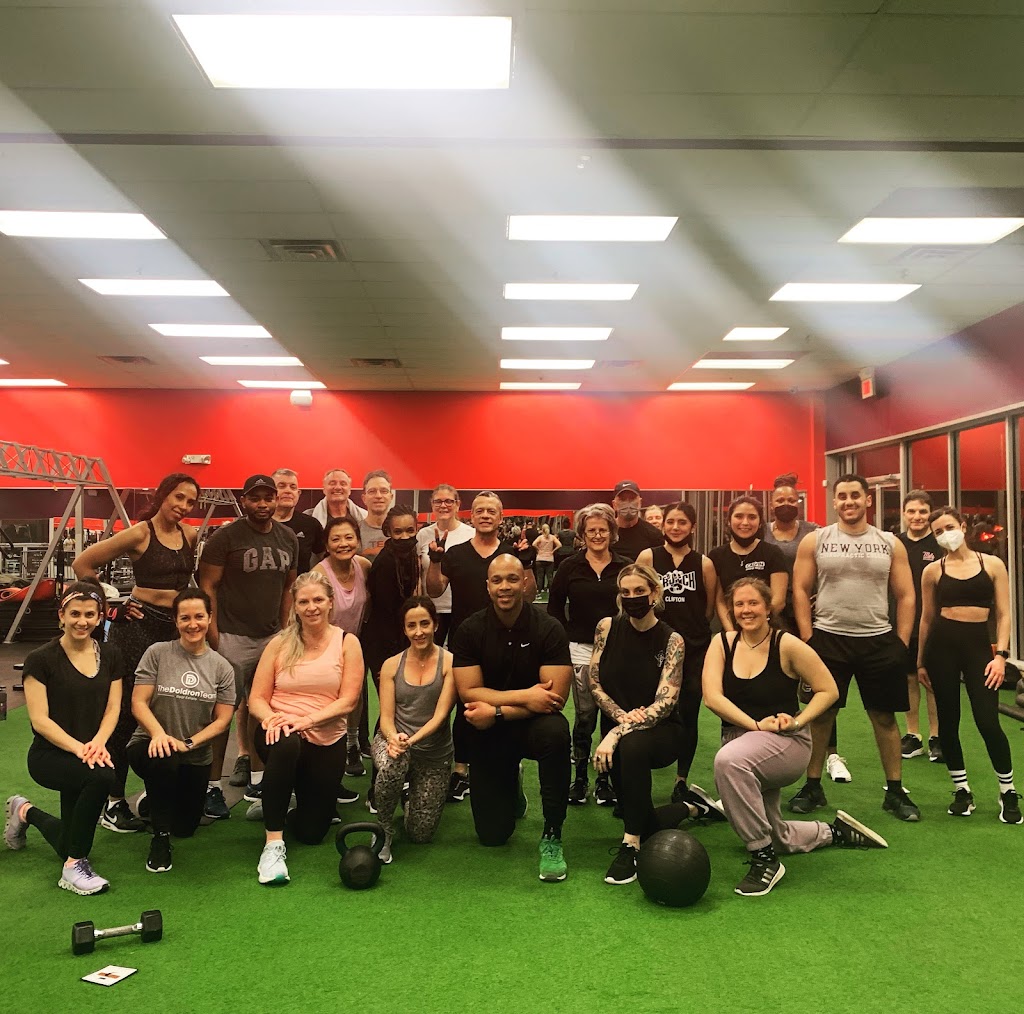 Crunch Fitness - Verona | 309 Pompton Ave, Verona, NJ 07044, USA | Phone: (973) 857-2500