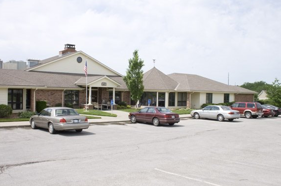 Twin Oaks Assisted Living | 657 W Eisenhower Rd, Lansing, KS 66043, USA | Phone: (913) 297-2223