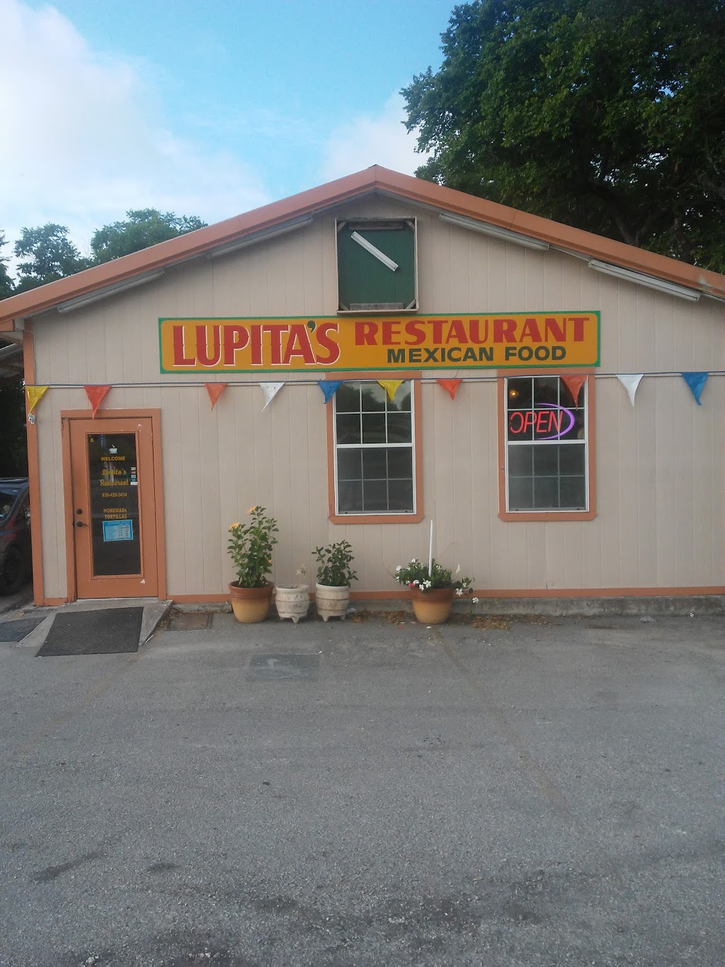 Lupitas Mexican Restaurant | 219 W San Antonio St, Marion, TX 78124, USA | Phone: (830) 420-3434