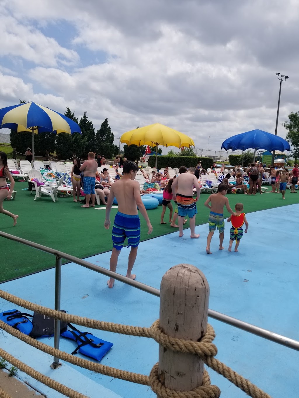 Hurricane Harbor Oklahoma City | 3908 W Reno Ave, Oklahoma City, OK 73107, USA | Phone: (405) 943-9687