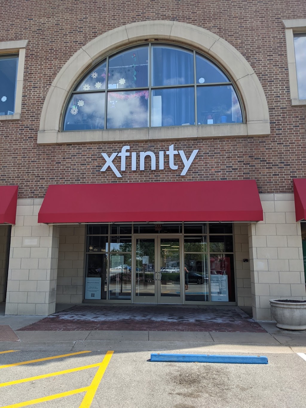 Xfinity Store by Comcast | 3041 Butterfield Rd Suite 101, Oak Brook, IL 60523, USA | Phone: (800) 934-6489