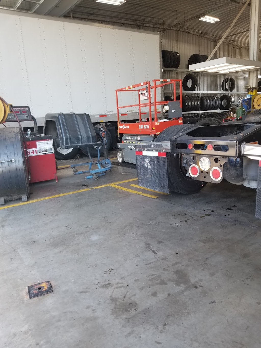 Speedco Truck Lube and Tires | 10001 SW 8th St, Oklahoma City, OK 73128 | Phone: (405) 577-2718