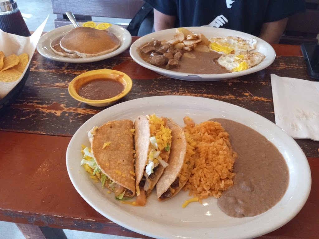 Los Vaqueros Cafe & Grill | 804 W Center St, Kyle, TX 78640, USA | Phone: (512) 262-0336