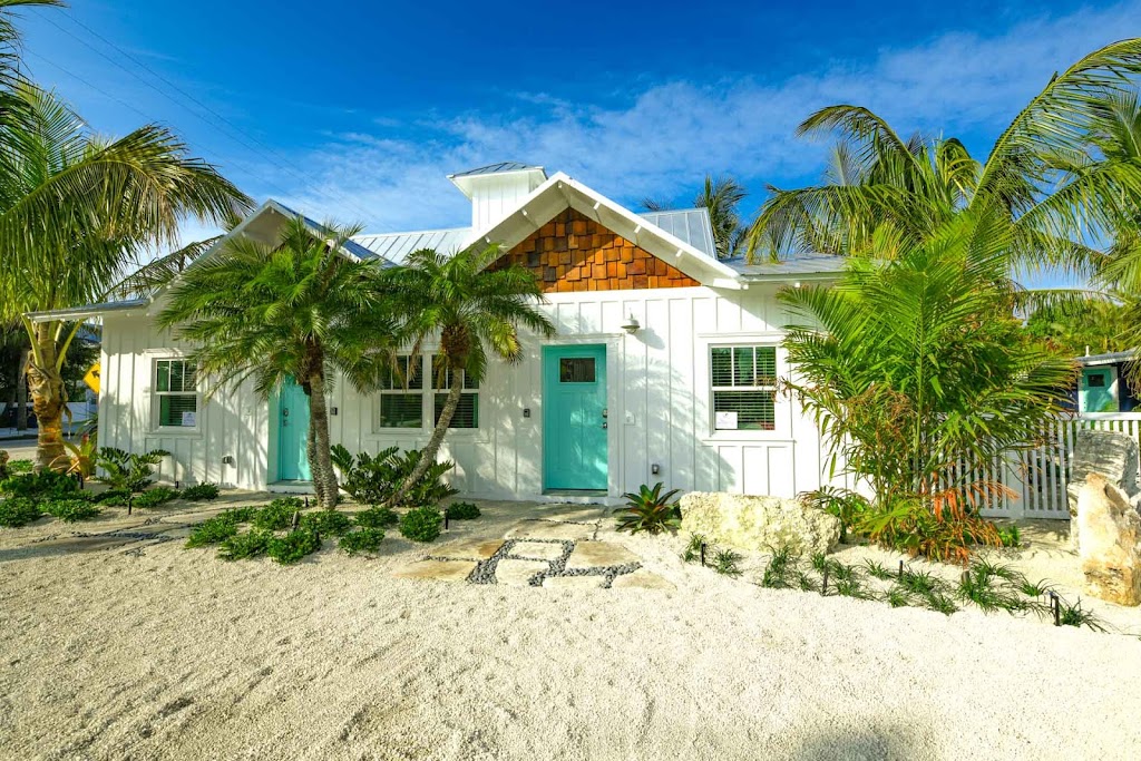 Islands West Resort | 3605 Gulf Dr #3, Holmes Beach, FL 34217, USA | Phone: (941) 757-8226