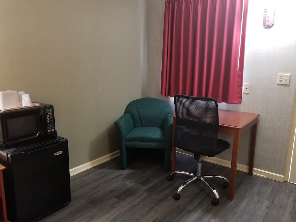 Falls Inn | 4248 State Rte 5, Newton Falls, OH 44444, USA | Phone: (330) 872-0988