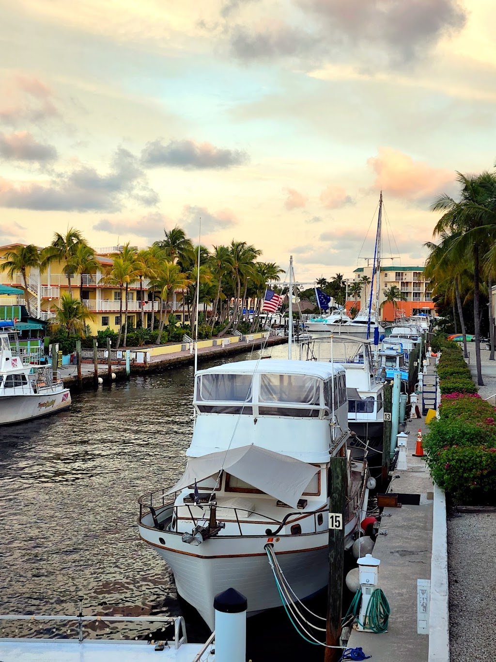 Waterside Suites and Marina | 201 Ocean Dr, Key Largo, FL 33037, USA | Phone: (305) 451-5081