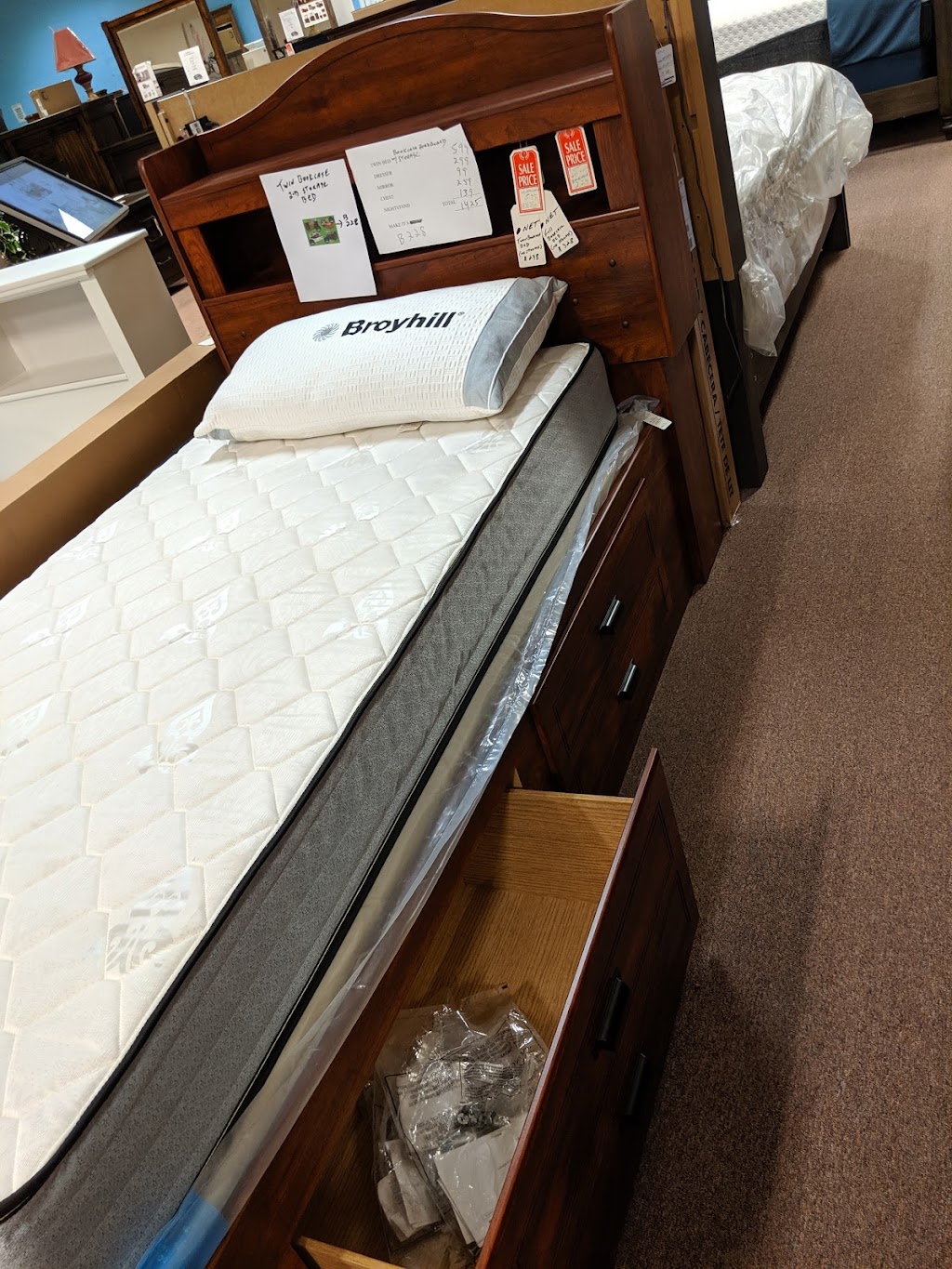 Taylors Furniture & Bedding | 601 Pearl Rd, Brunswick, OH 44212, USA | Phone: (330) 273-7283