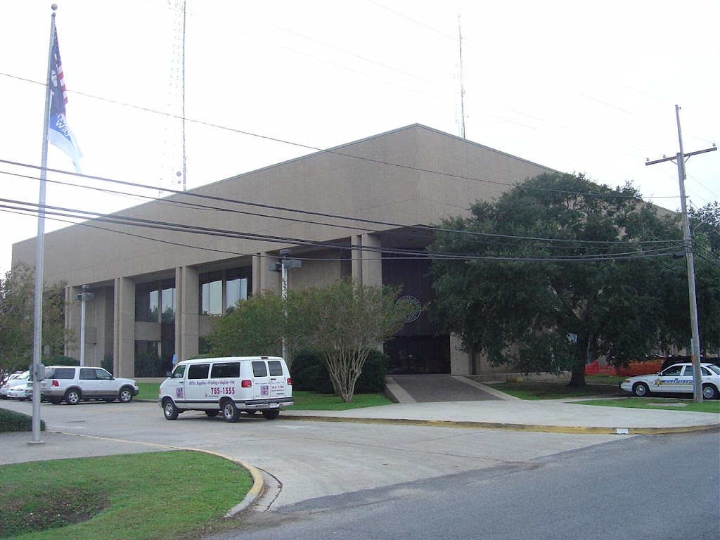 St. Charles Parish Courthouse | 15045 River Rd #189, Hahnville, LA 70057, USA | Phone: (985) 783-5000
