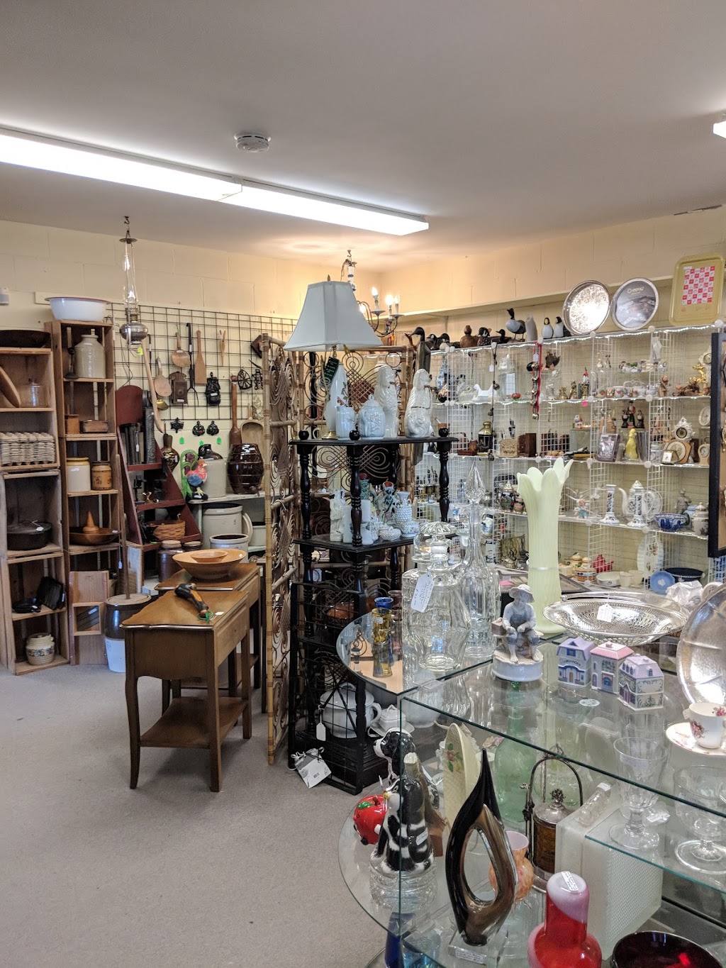 Lakeshore Antiques & Treasures | 855 Lakeshore Rd, Niagara-on-the-Lake, ON L0S 1J0, Canada | Phone: (905) 646-1965