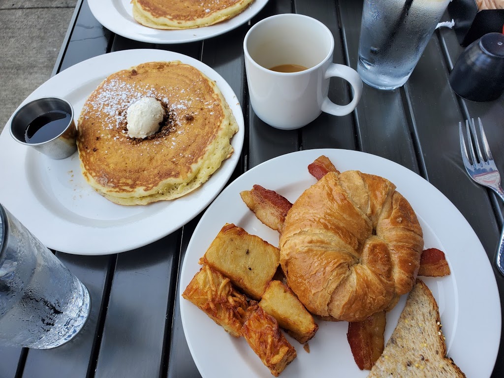 Toast & Berry | 9856 Montgomery Rd, Montgomery, OH 45242, USA | Phone: (513) 791-1900