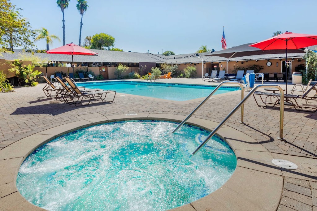 Carlton Oaks Lodge, Ascend Hotel Collection | 9200 Inwood Dr, Santee, CA 92071, USA | Phone: (619) 448-4242